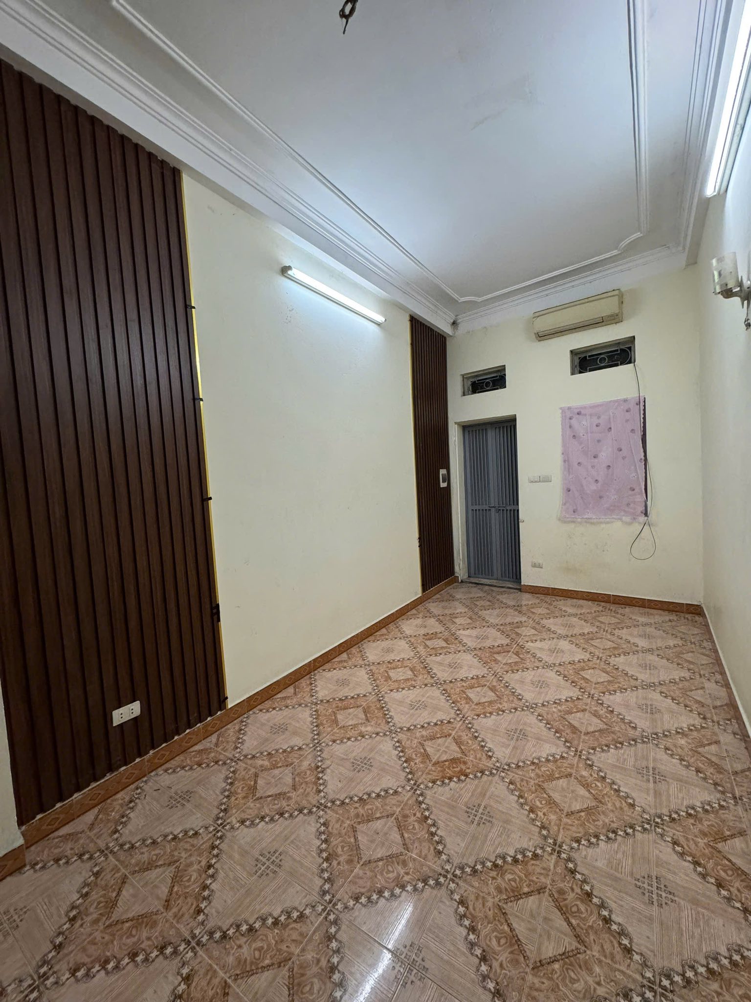 Cho thuê nhà ngõ Đê Tô Hoàng, 40m2, có gác xép 6.2 Triệu - Ảnh 1